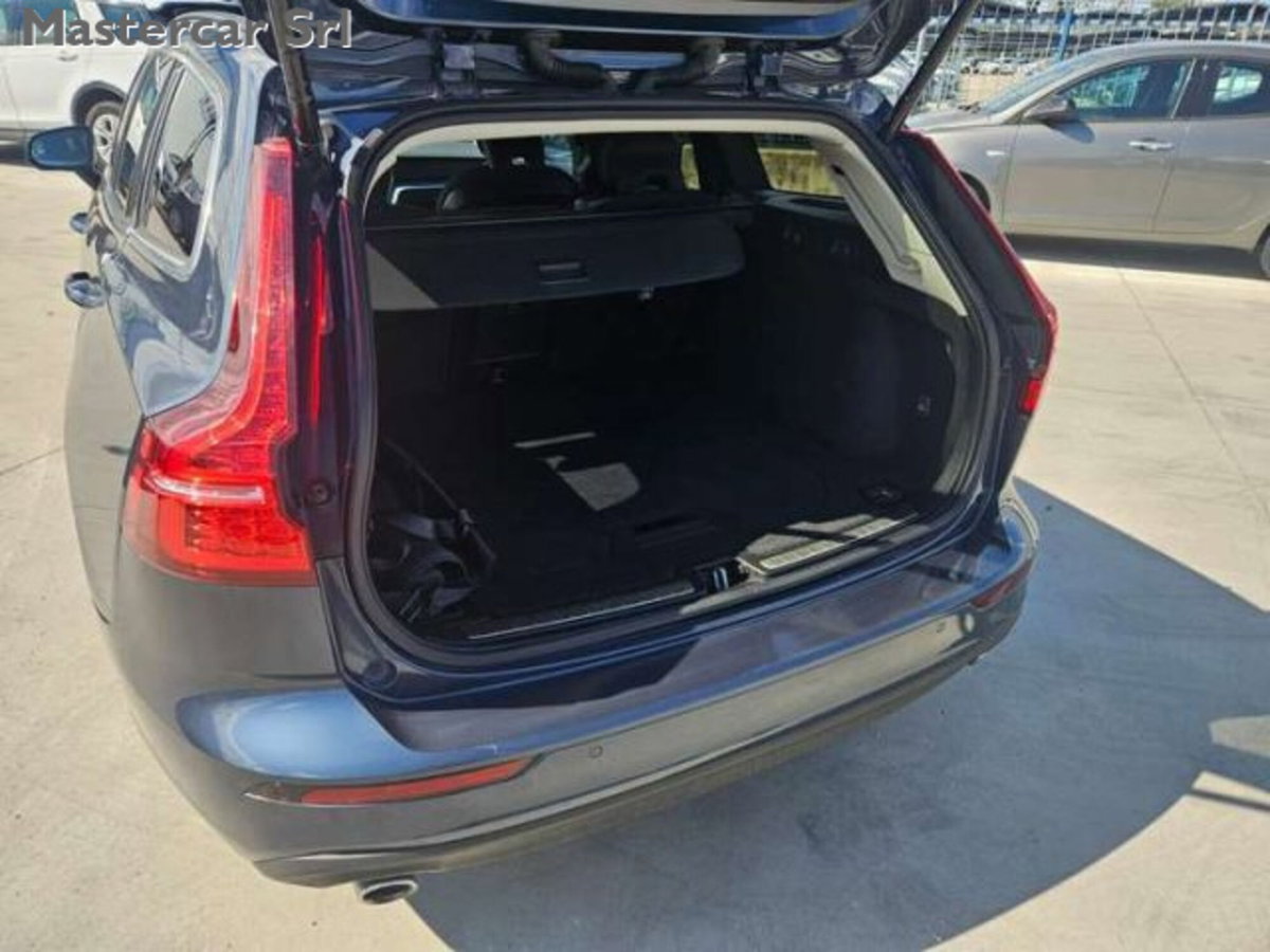 Volvo V60 B4 Geartronic Momentum Business Pro (13)