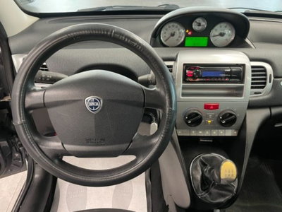 Lancia Ypsilon 1.3 MJT 75 CV Diva (11)