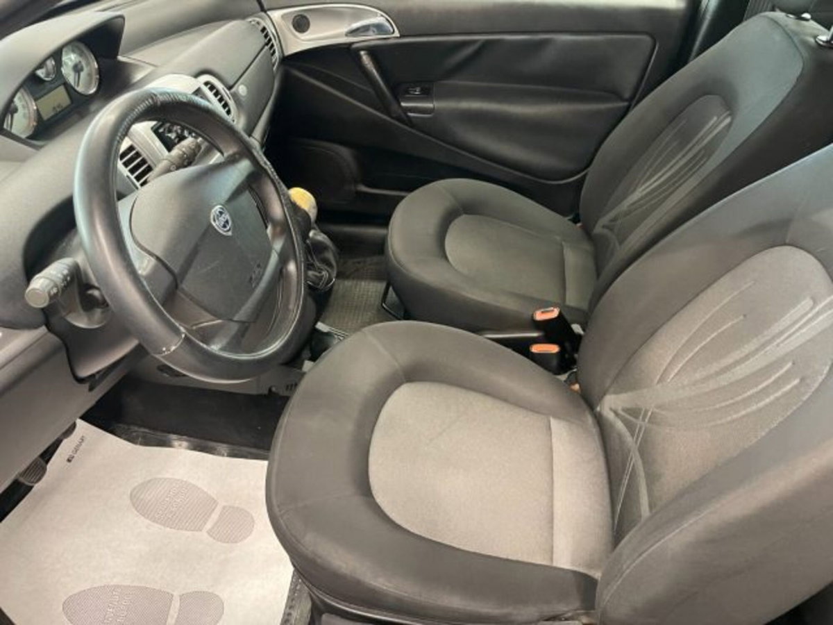 Lancia Ypsilon 1.3 MJT 75 CV Diva (6)