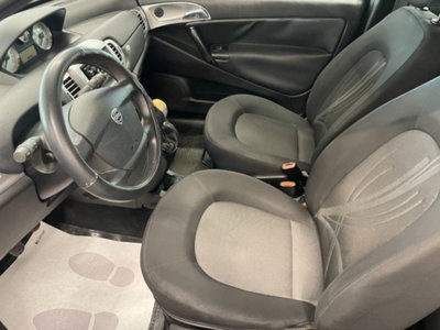 Lancia Ypsilon 1.3 MJT 75 CV Diva (6)