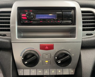 Lancia Ypsilon 1.3 MJT 75 CV Diva (9)