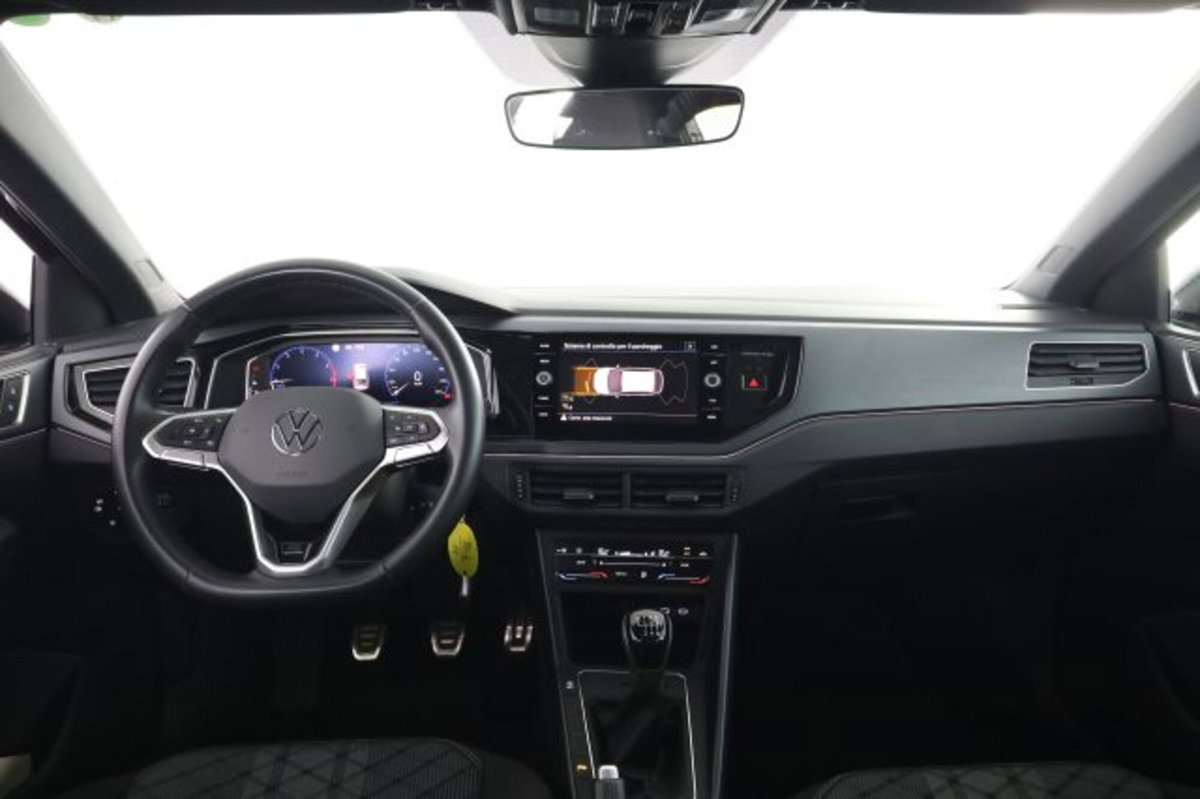 Volkswagen Taigo 1.0 tsi R-Line 115cv (4)