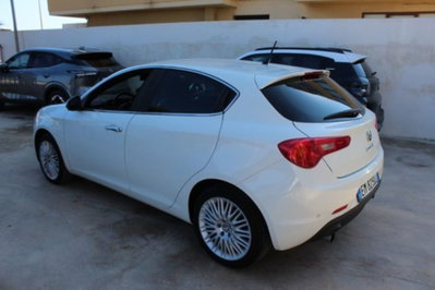Alfa Romeo Giulietta 2.0 JTDm-2 Distinctive 140cv (3)