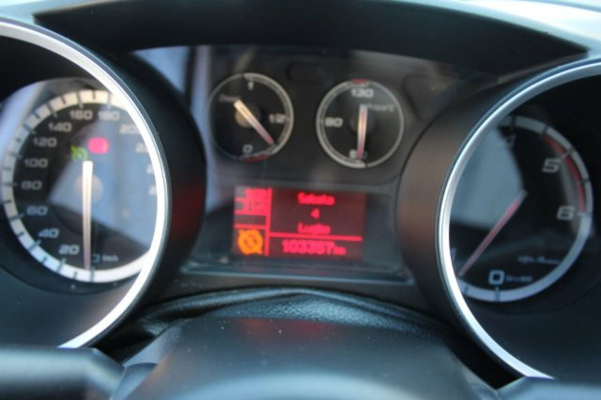 Alfa Romeo Giulietta 2.0 JTDm-2 Distinctive 140cv (9)