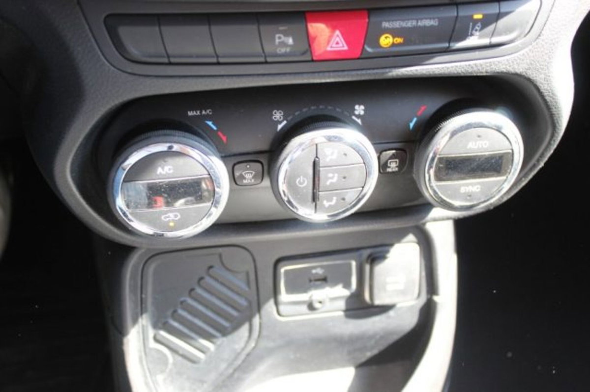 Jeep Renegade 1.6 Mjt 120 CV Limited (9)