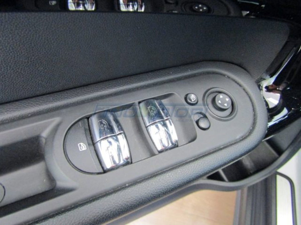 MINI Mini Countryman 2.0 Cooper D Essential Countryman (18)