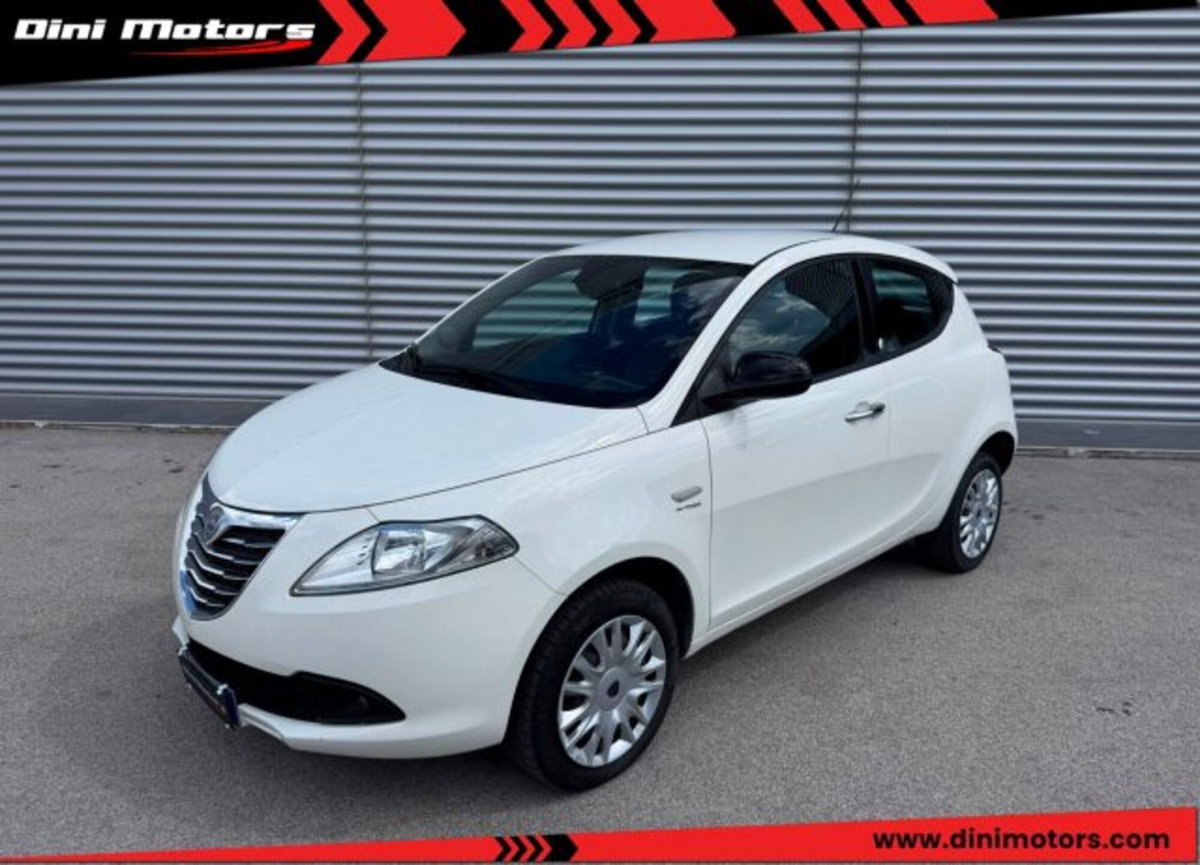 Lancia Ypsilon 0.9 TwinAir 85 CV 5 porte Metano Ecochic Silver