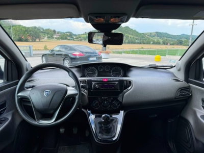 Lancia Ypsilon 0.9 TwinAir 85 CV 5 porte Metano Ecochic Silver (12)