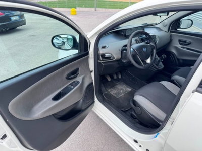 Lancia Ypsilon 0.9 TwinAir 85 CV 5 porte Metano Ecochic Silver (13)