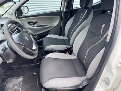 Lancia Ypsilon 0.9 TwinAir 85 CV 5 porte Metano Ecochic Silver (15)