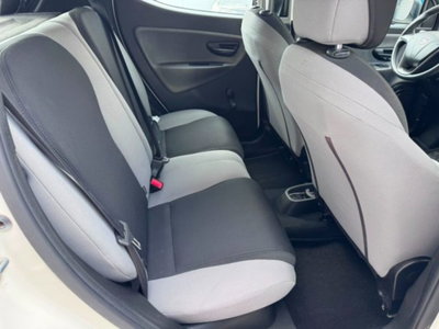 Lancia Ypsilon 0.9 TwinAir 85 CV 5 porte Metano Ecochic Silver (18)