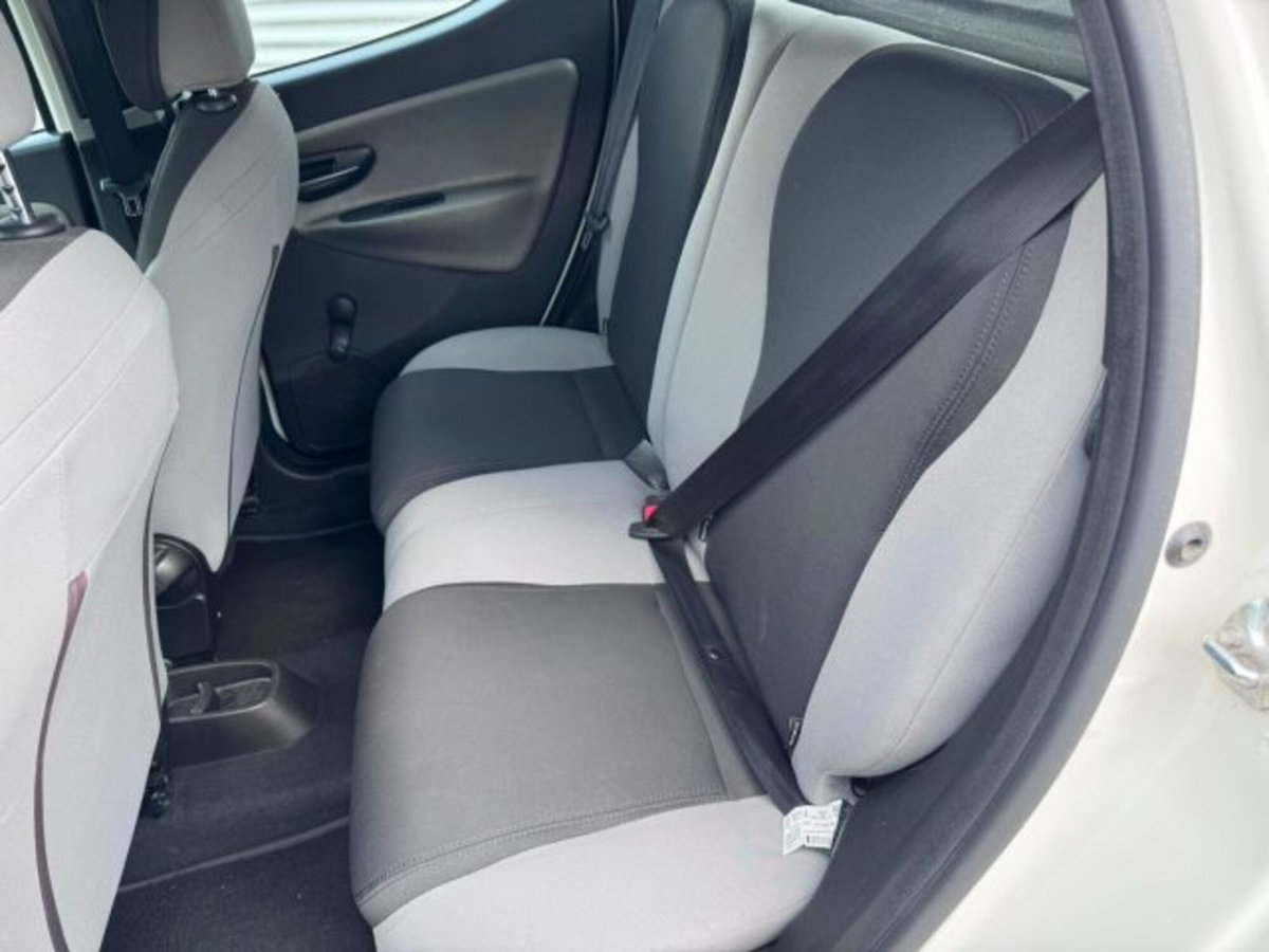 Lancia Ypsilon 0.9 TwinAir 85 CV 5 porte Metano Ecochic Silver (20)