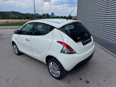 Lancia Ypsilon 0.9 TwinAir 85 CV 5 porte Metano Ecochic Silver (5)