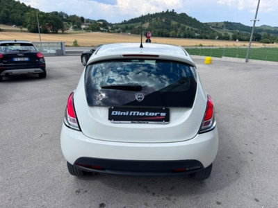 Lancia Ypsilon 0.9 TwinAir 85 CV 5 porte Metano Ecochic Silver (6)