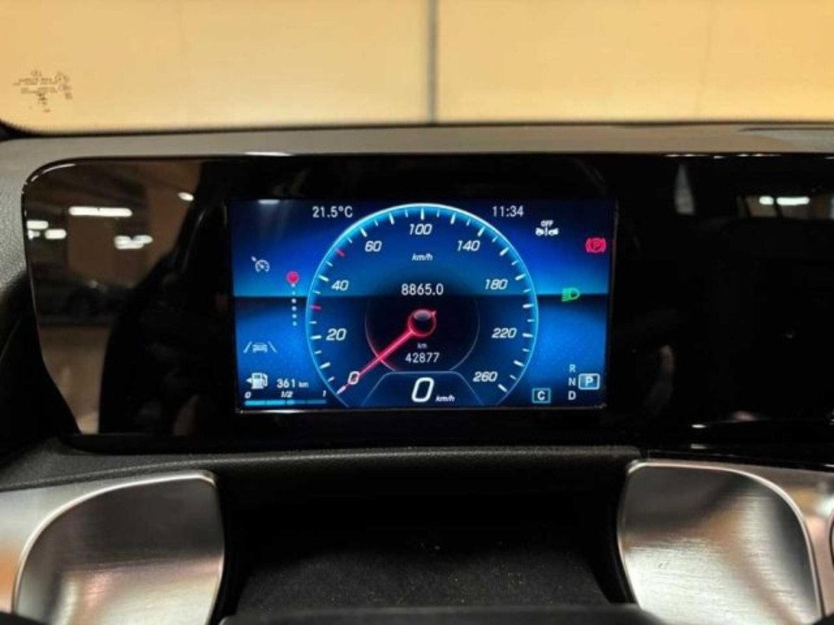Mercedes-Benz GLB 220 d Automatic 4Matic Sport (11)