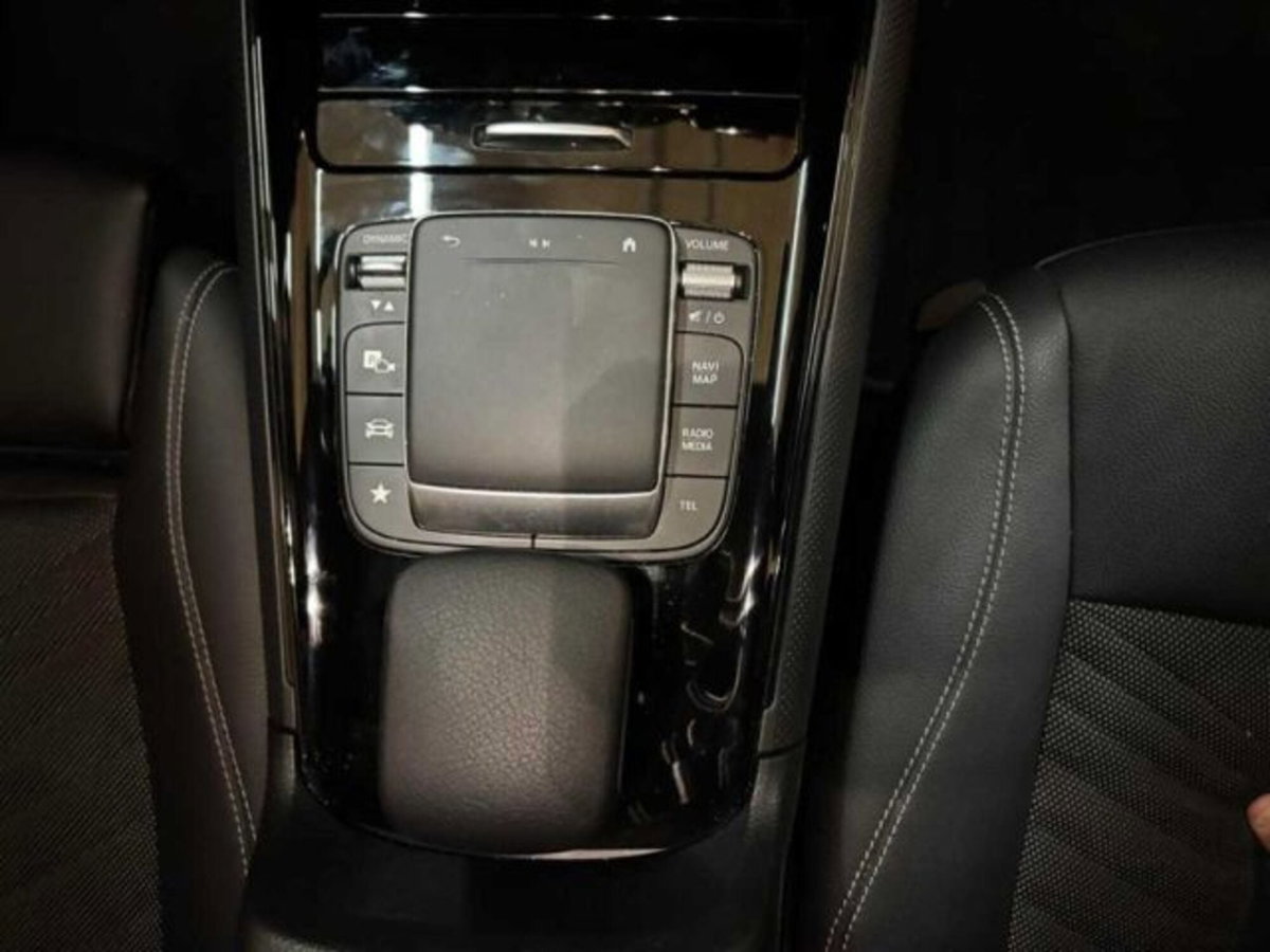 Mercedes-Benz GLB 220 d Automatic 4Matic Sport (8)