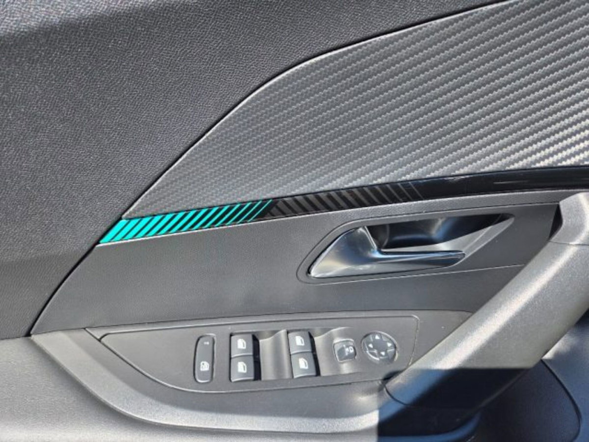 Peugeot 2008 BlueHDi 130 S&S EAT8 Allure Pack (13)