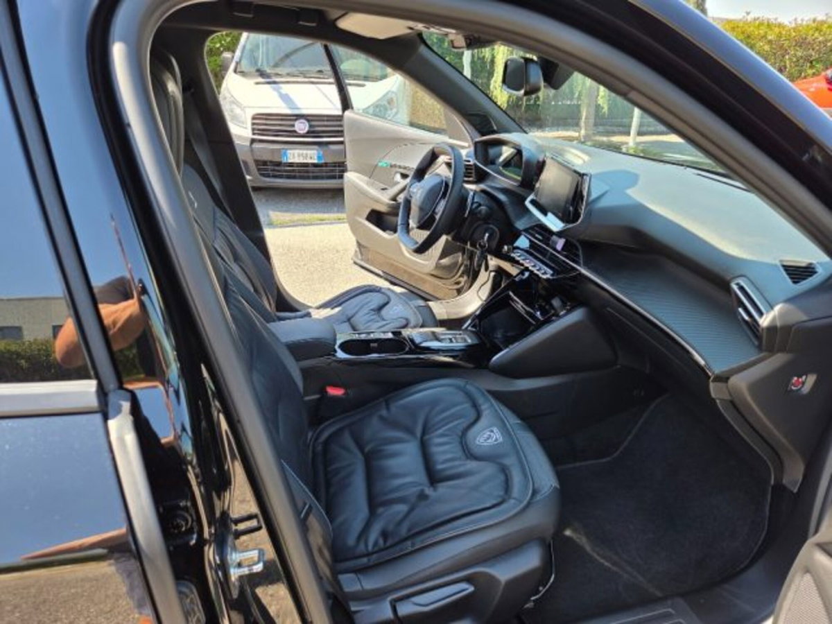 Peugeot 2008 BlueHDi 130 S&S EAT8 Allure Pack (20)