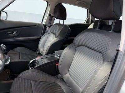 Renault Scenic E-Tech Electric 1.9 dCi Confort Dynamique (13)