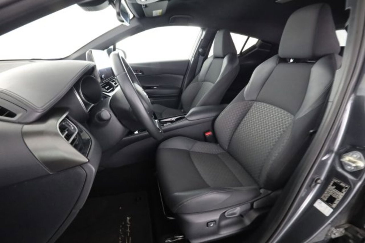 Toyota Toyota C-HR 2.0 Hybrid E-CVT Lounge (2)