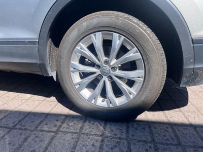 Volkswagen Tiguan 2.0 TDI SCR 4MOTION Business BlueMotion Technology (12)