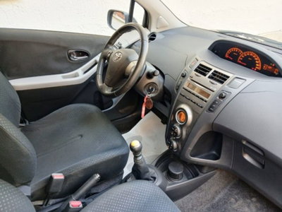 Toyota Yaris 1.3 5 porte Sol (10)
