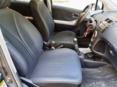 Toyota Yaris 1.3 5 porte Sol (11)