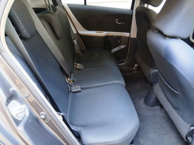 Toyota Yaris 1.3 5 porte Sol (12)