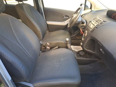 Toyota Yaris 1.3 5 porte Sol (7)
