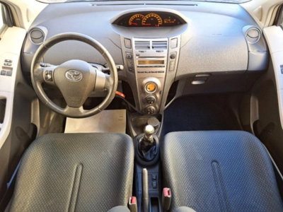 Toyota Yaris 1.3 5 porte Sol (8)
