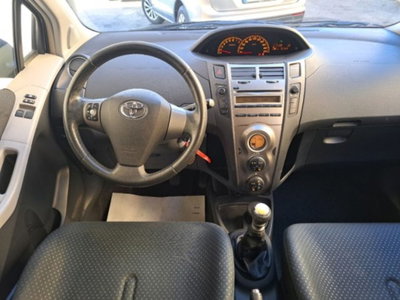 Toyota Yaris 1.3 5 porte Sol (9)