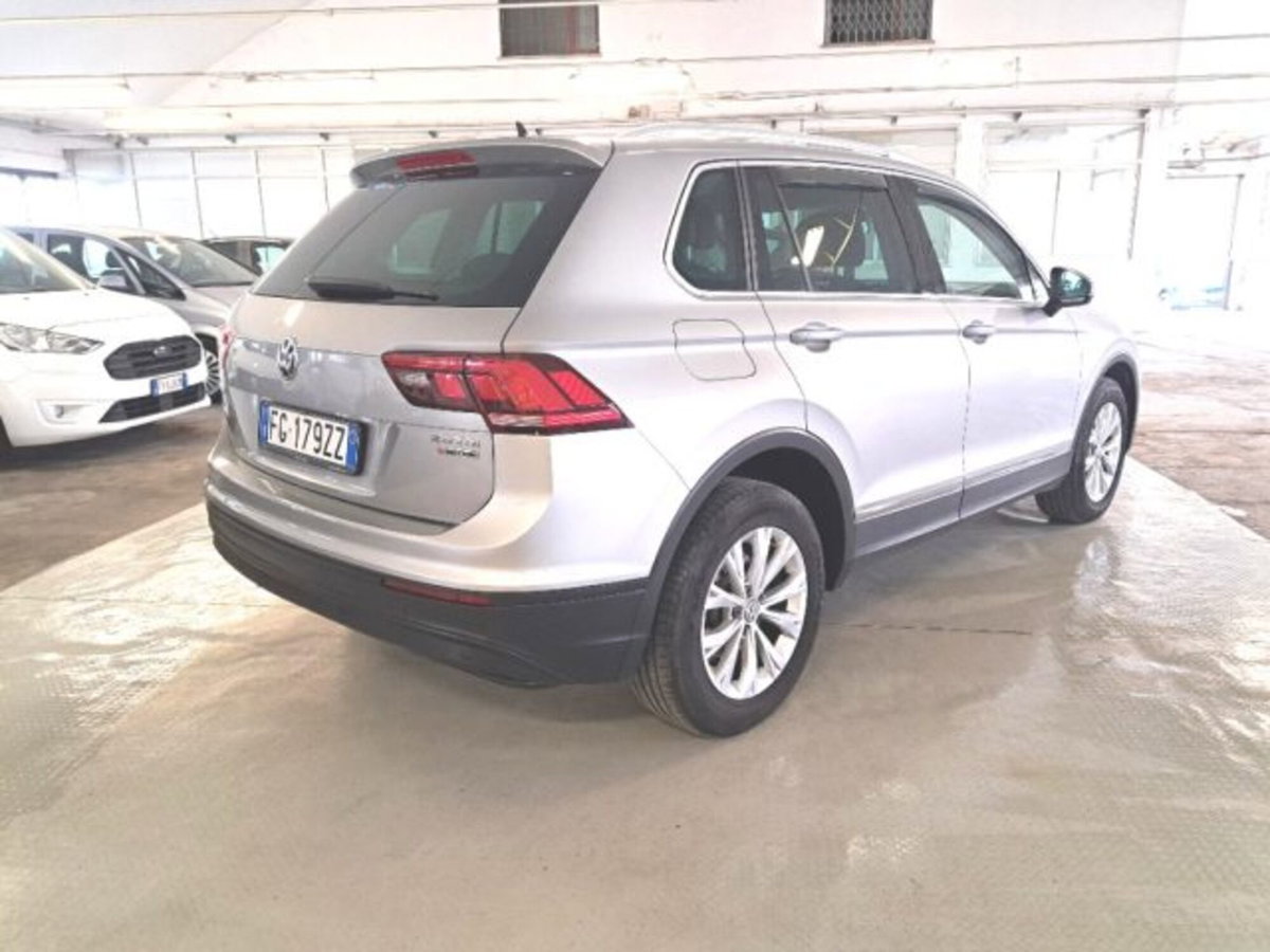 Volkswagen Tiguan 2.0 TDI SCR 4MOTION Executive BlueMotion Technology (4)