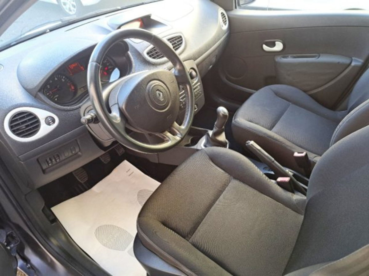Renault Clio 1.2 16V 5 porte (7)