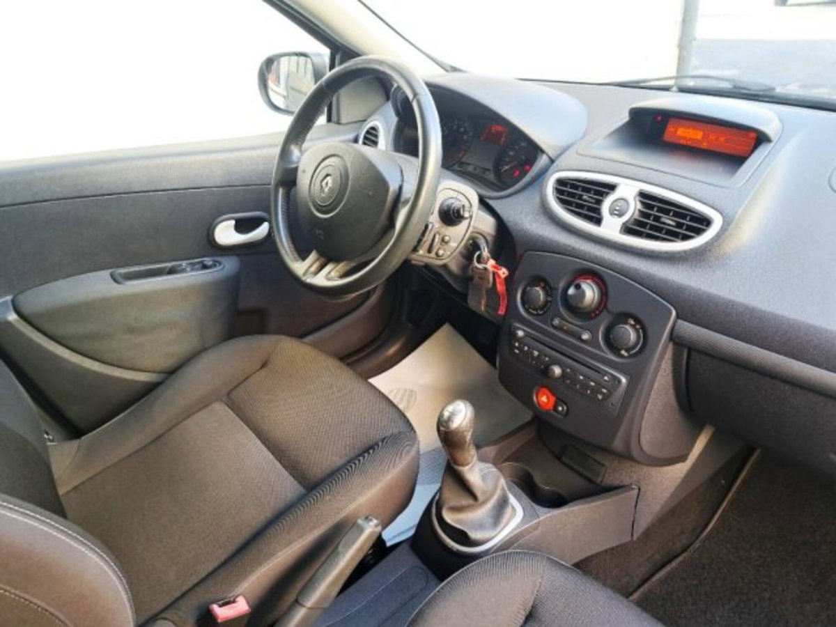 Renault Clio 1.2 16V 5 porte (9)