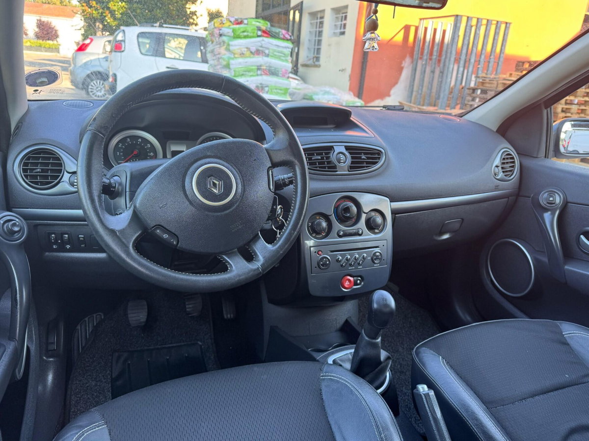 Renault Clio Storia 1.2 16V 5 porte Dynamique (14)