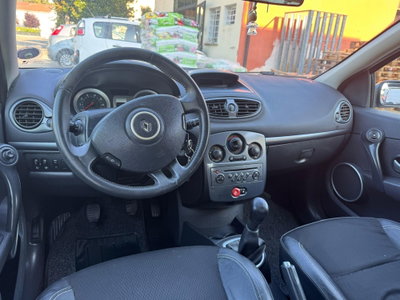 Renault Clio Storia 1.2 16V 5 porte Dynamique (14)