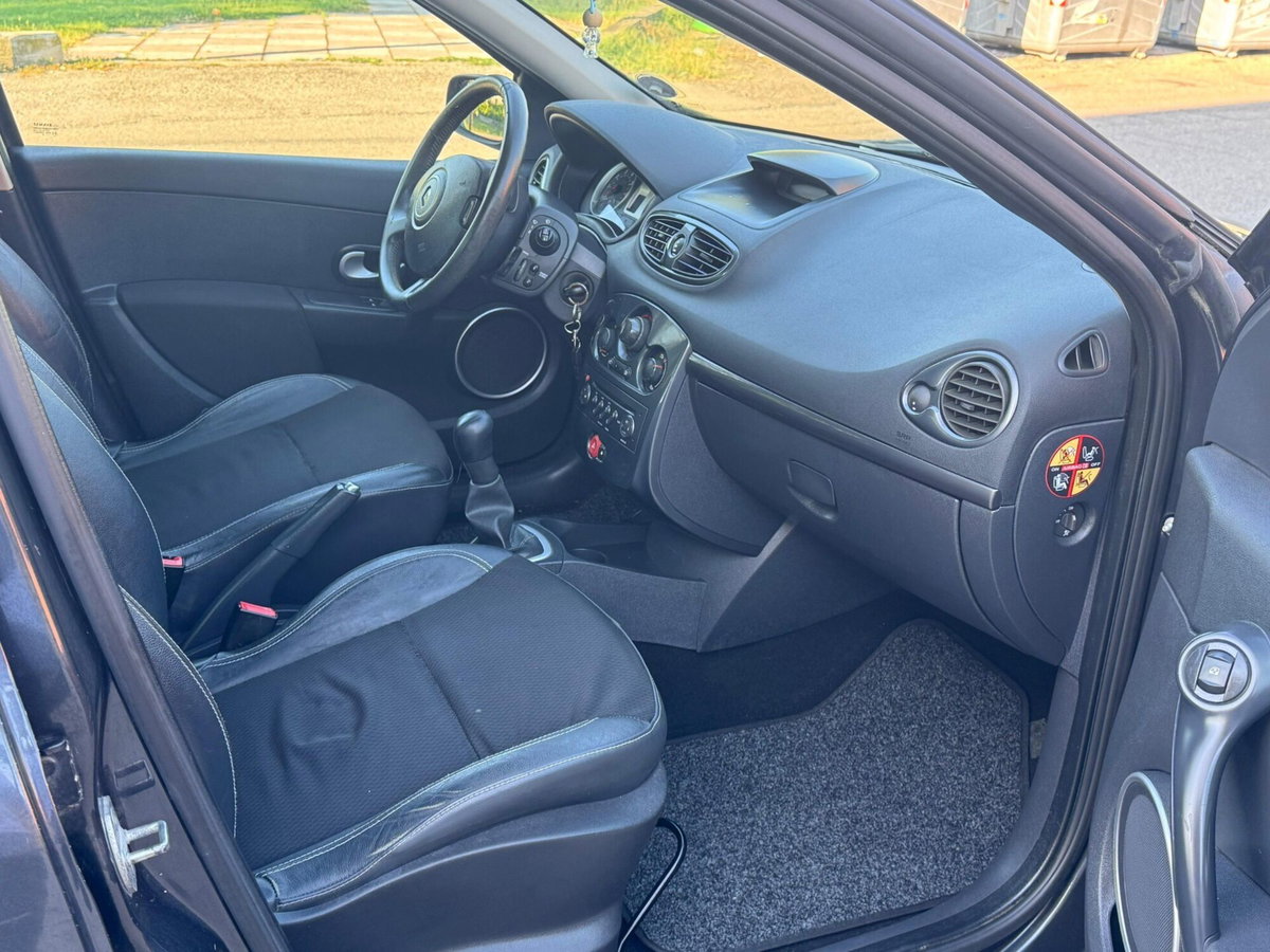 Renault Clio Storia 1.2 16V 5 porte Dynamique (15)