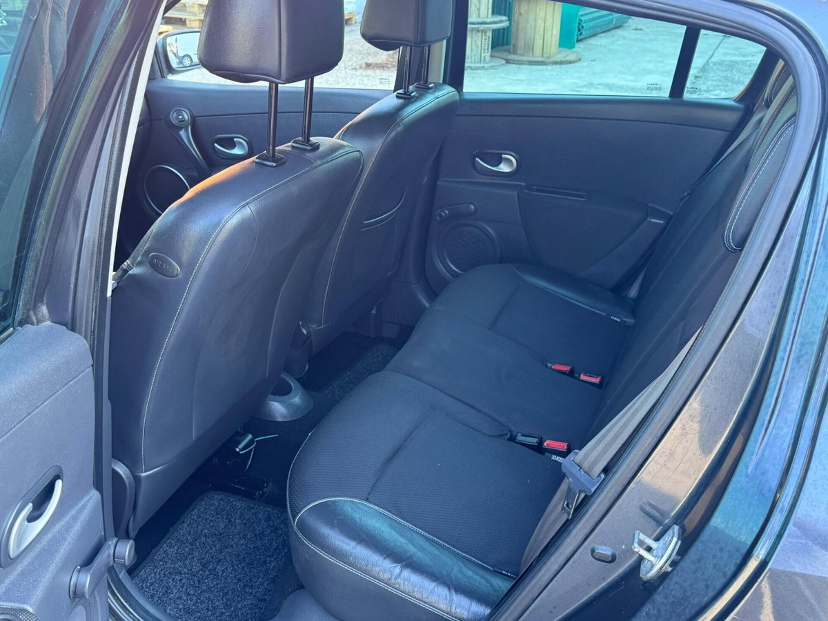 Renault Clio Storia 1.2 16V 5 porte Dynamique (16)