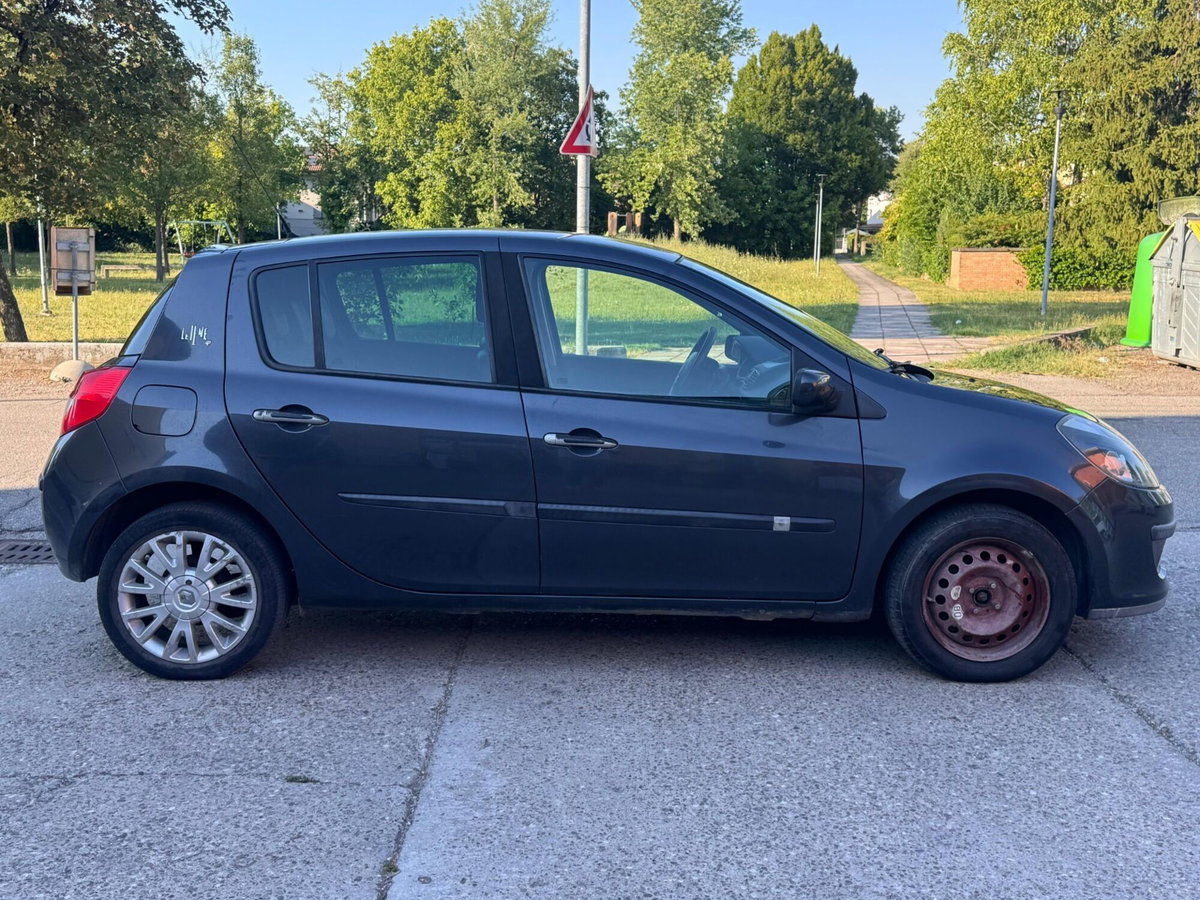 Renault Clio Storia 1.2 16V 5 porte Dynamique (17)