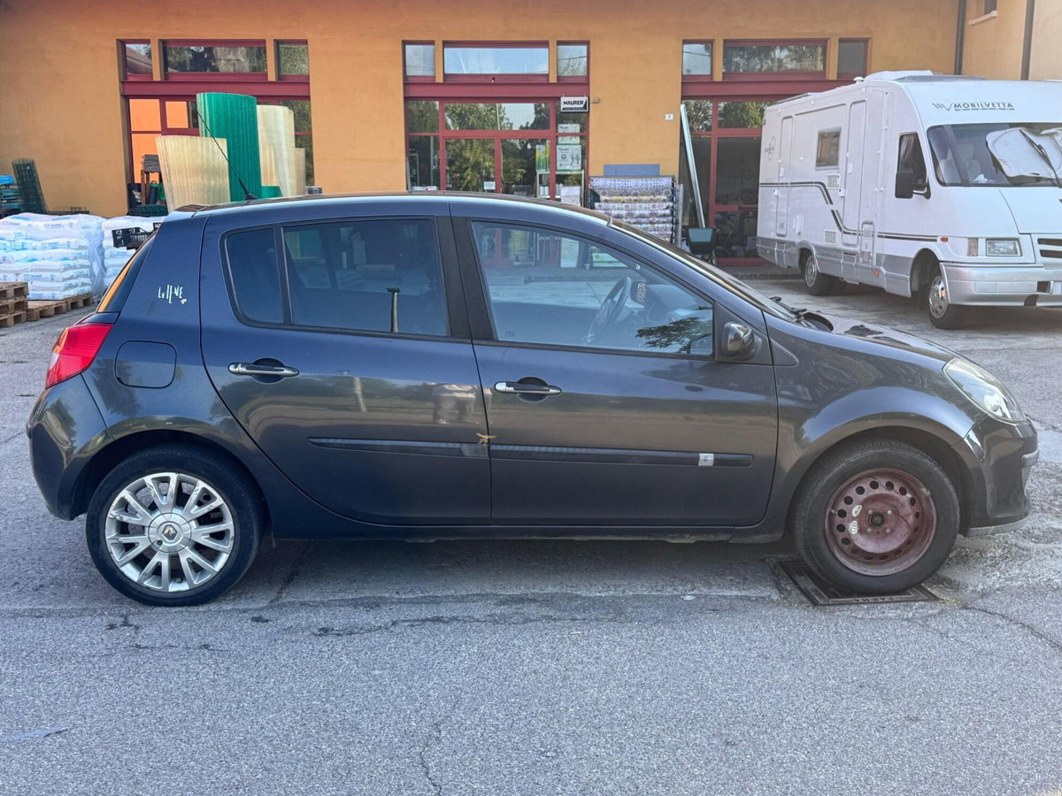 Renault Clio Storia 1.2 16V 5 porte Dynamique (7)