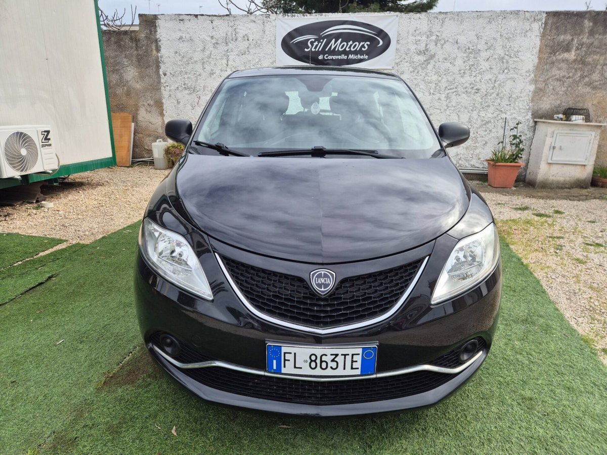 Lancia Ypsilon 1.2 69 CV 5 porte Silver