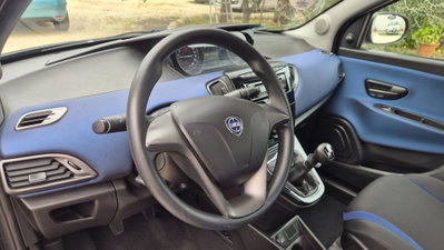 Lancia Ypsilon 1.2 69 CV 5 porte Silver (10)