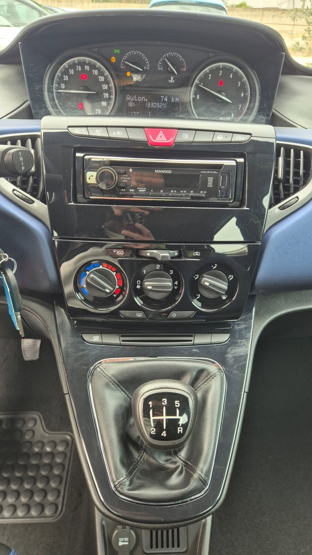 Lancia Ypsilon 1.2 69 CV 5 porte Silver (12)