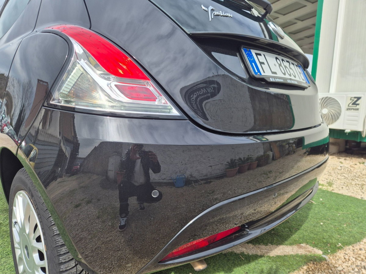 Lancia Ypsilon 1.2 69 CV 5 porte Silver (14)