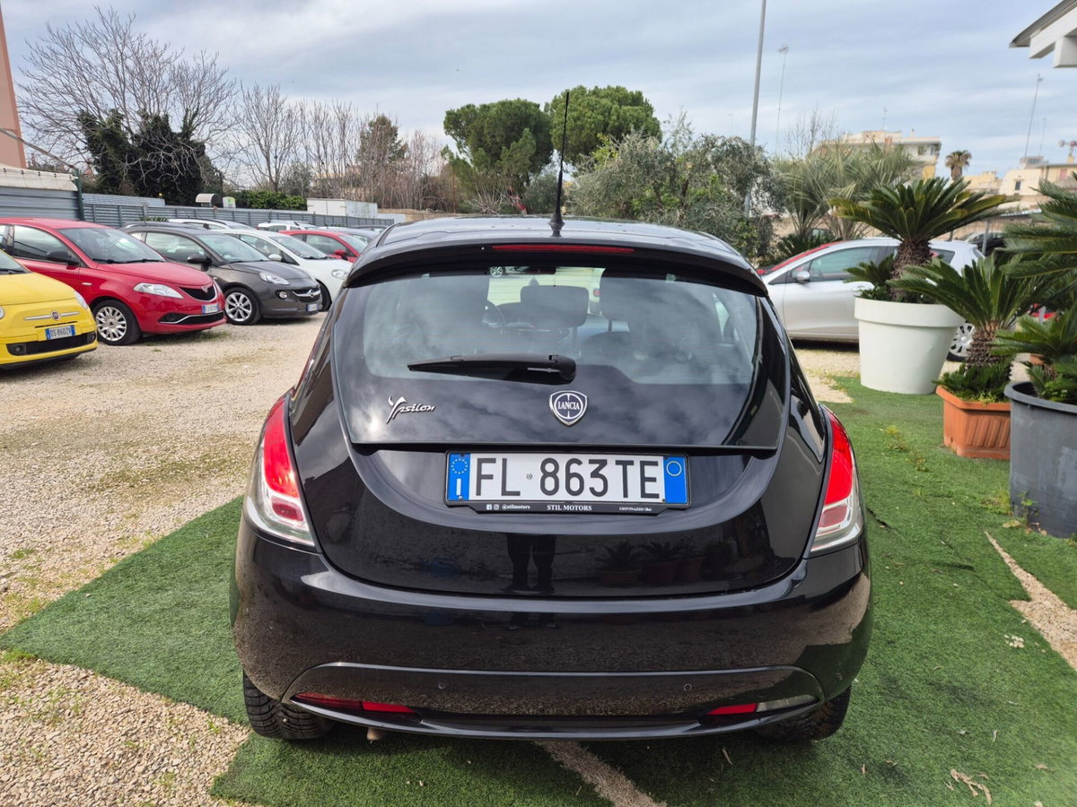 Lancia Ypsilon 1.2 69 CV 5 porte Silver (15)