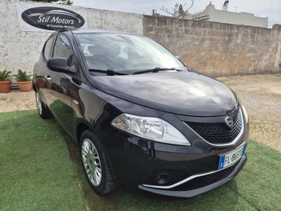 Lancia Ypsilon 1.2 69 CV 5 porte Silver (3)
