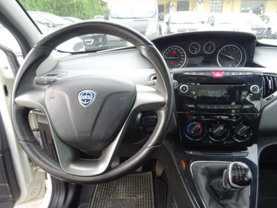 Lancia Ypsilon 1.2 69 CV 5 porte Platinum (11)