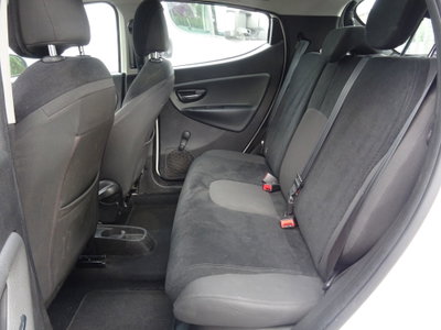 Lancia Ypsilon 1.2 69 CV 5 porte Platinum (12)