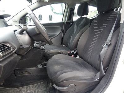 Lancia Ypsilon 1.2 69 CV 5 porte Platinum (13)
