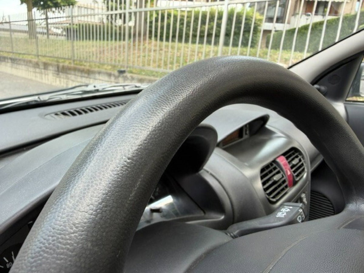 Opel Corsa 1.0i 12V cat 5 porte Comfort (10)